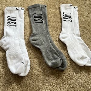 White & Gray Nike Just Do It Socks Mens Large - 3 Pairs. Gently Used. Smoke Free